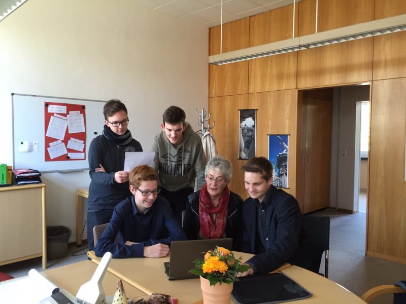 Die Online-Redaktion des Roswitha-Gymnasiums mit Teambegleiterin Gisela Holtmann.